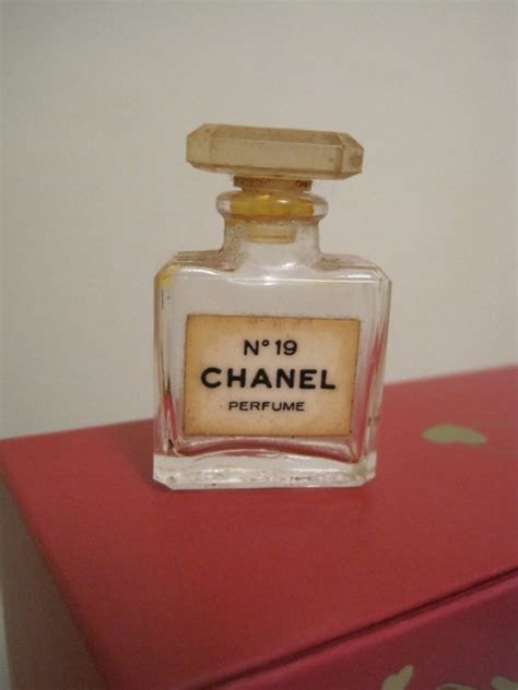 how to opem chanel no.19 small perfume bottle|can you open a perfume bottle.